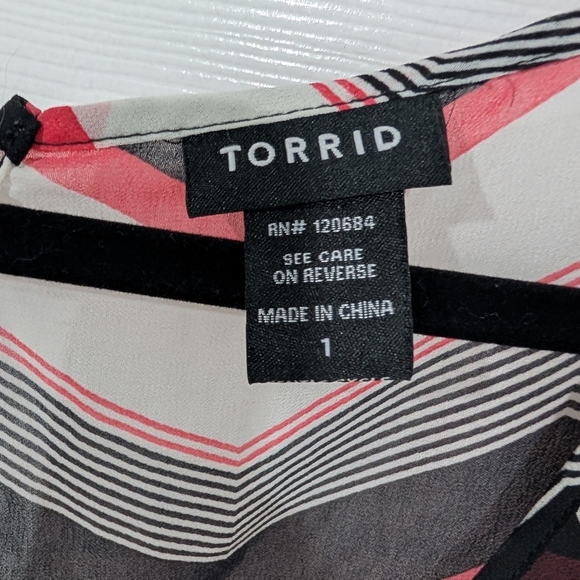 Torrid Pink, Black & White Chevron Patterned Sheer Top in Size 1 (14/16) - Picture 2 of 10